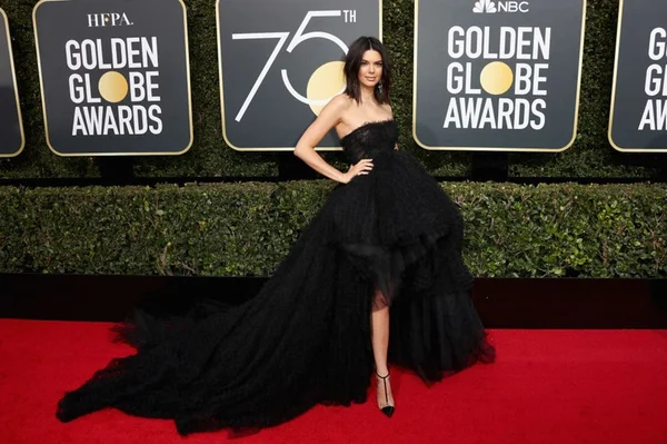Veja os looks das famosas no tapete vermelho do Globo de Ouro 2018