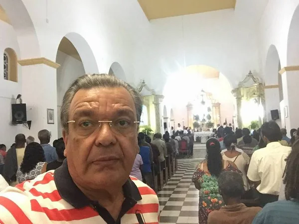 Deputado é filmado orientando paciente a trocar título de eleitor