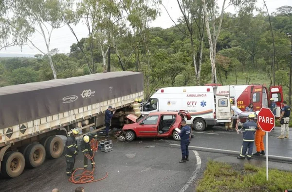 Transtorno. Acidente deixa 12km de congestionamento na BR-020