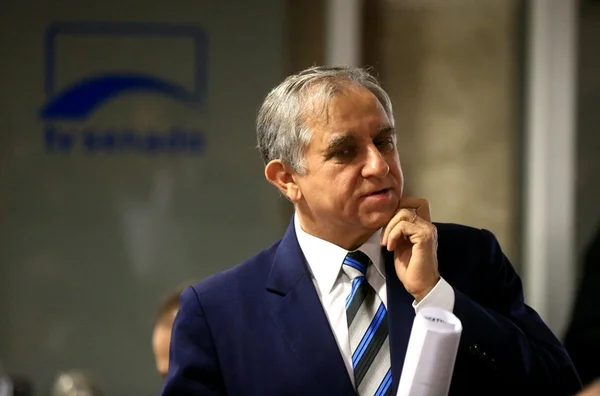 Rosa Weber manda à 1ª instância inquérito contra Izalci por peculato