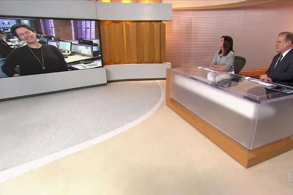 Ops! Ana Paula Araújo revela gravidez de Cecília Malan durante jornal