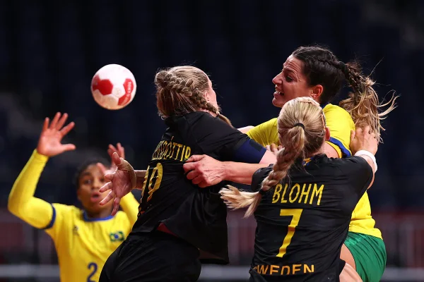 Brasil perde da Suécia no handebol feminino e decide classificação com a França