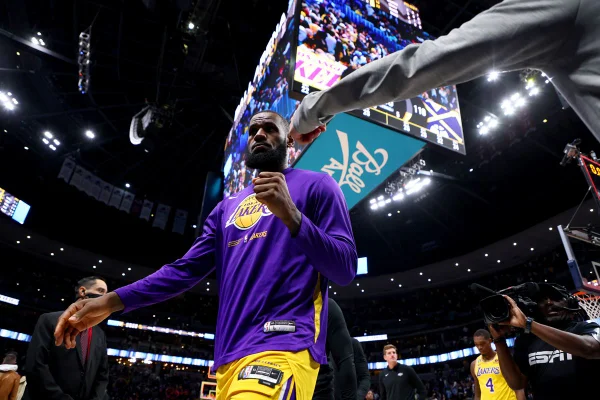 LeBron publica mensagem enigmática após péssimo início dos Lakers