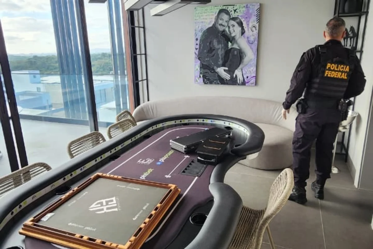 Mansão de Wilians alvo da PF tem camisa autografada e itens da F1 - imagem 8 Mansão de Wilians alvo da PF tem camisa autografada e itens da F1 - imagem 8