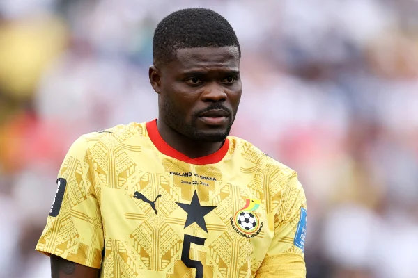 Partey, de Gana, é vaiado por torcida e ignorado por jogador inglês