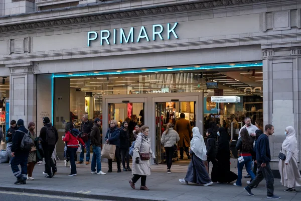 Vitrine da Primark em Londres - Metrópoles