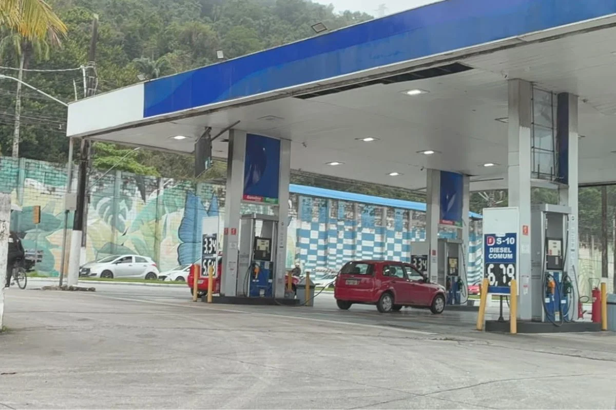 Postos ligados à rede Boxter, como esse em Guarujá, no litoral paulista, também foram alvos da Carbono Oculto Postos ligados à rede Boxter, como esse em Guarujá, no litoral paulista, também foram alvos da Carbono Oculto