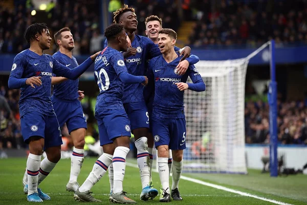 Chelsea ganha com folga e Richarlison decide para o Everton