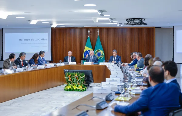 Lula fala durante reunião ministerial no Palácio do Planalto
