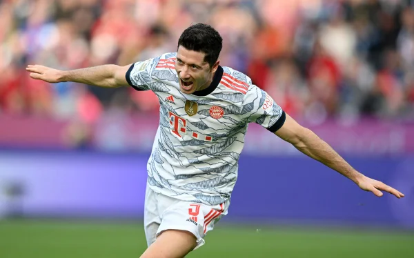 Lewandowski marca dois e Bayern goleia o Leverkusen por 5 x 1 no Alemão