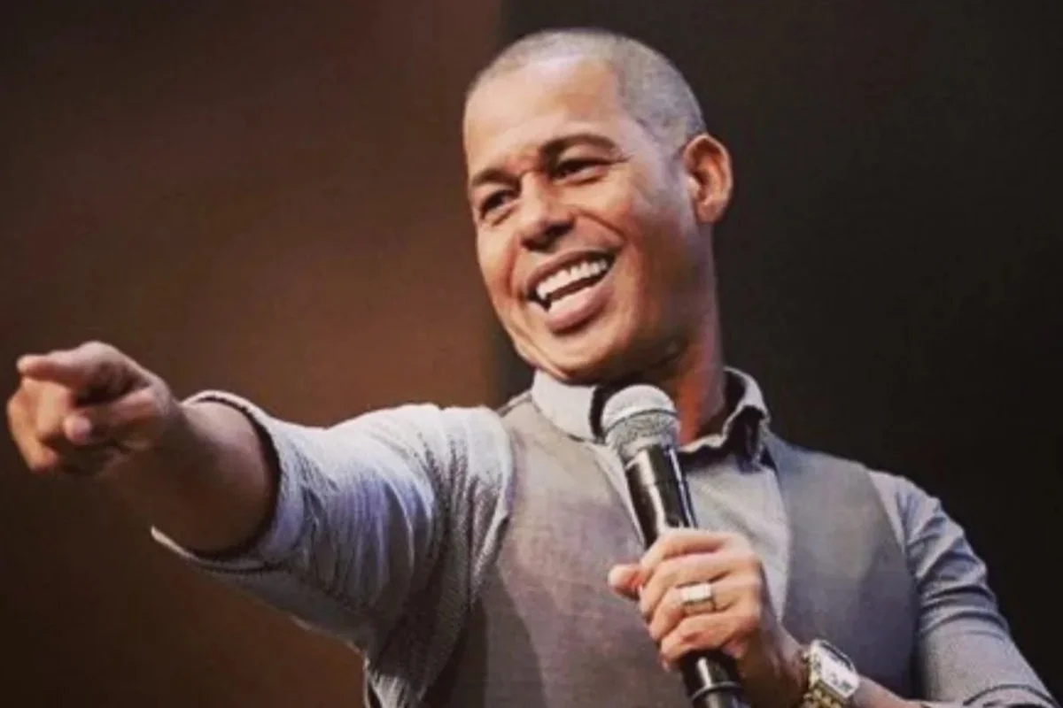 O pastor e cantor Marquinhos Menezes O pastor e cantor Marquinhos Menezes
