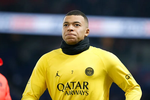 Mbappé é desfalque no PSG para jogo de ida da Champions League