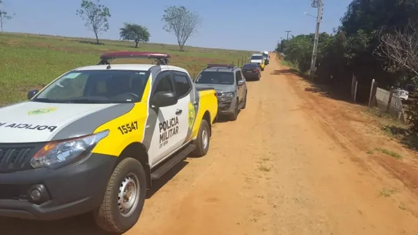 Imagem colorida de carros da PM - Metrópoles