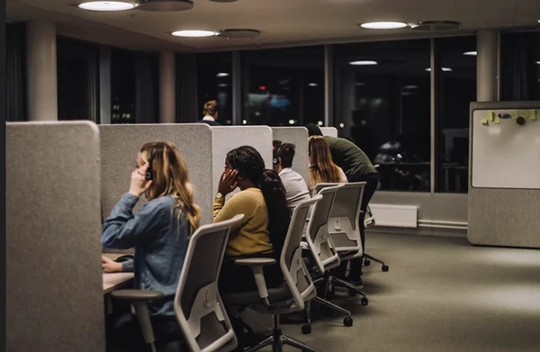 Call centers veem reoneração prejudicando emprego de mulheres e jovens