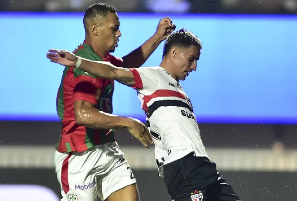 São Paulo marca no final, vira e derrota a Portuguesa no Pacaembu