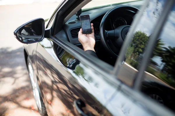 Assaltantes fazem motorista do Uber e passageiros reféns no Lago Oeste e roubam casa