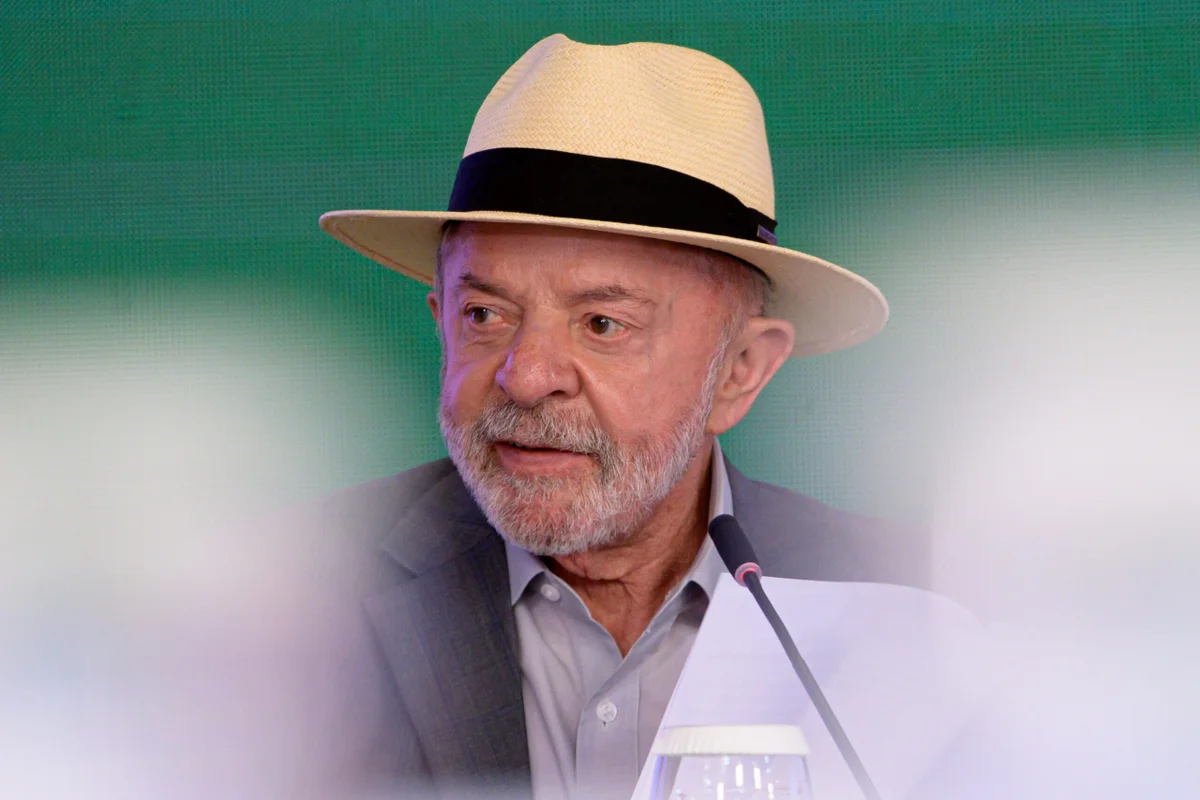 Presidente foi reeleito para o próximo mandato Presidente foi reeleito para o próximo mandato