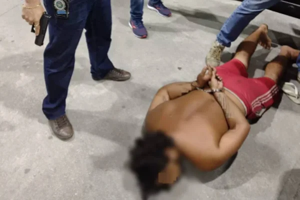 homem é preso por torturar mulher e enteado na região dos lagos no rio de janeiro