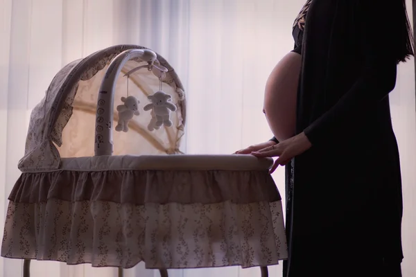 Conheça 10 tipos de berços para receber o bebê com muito conforto