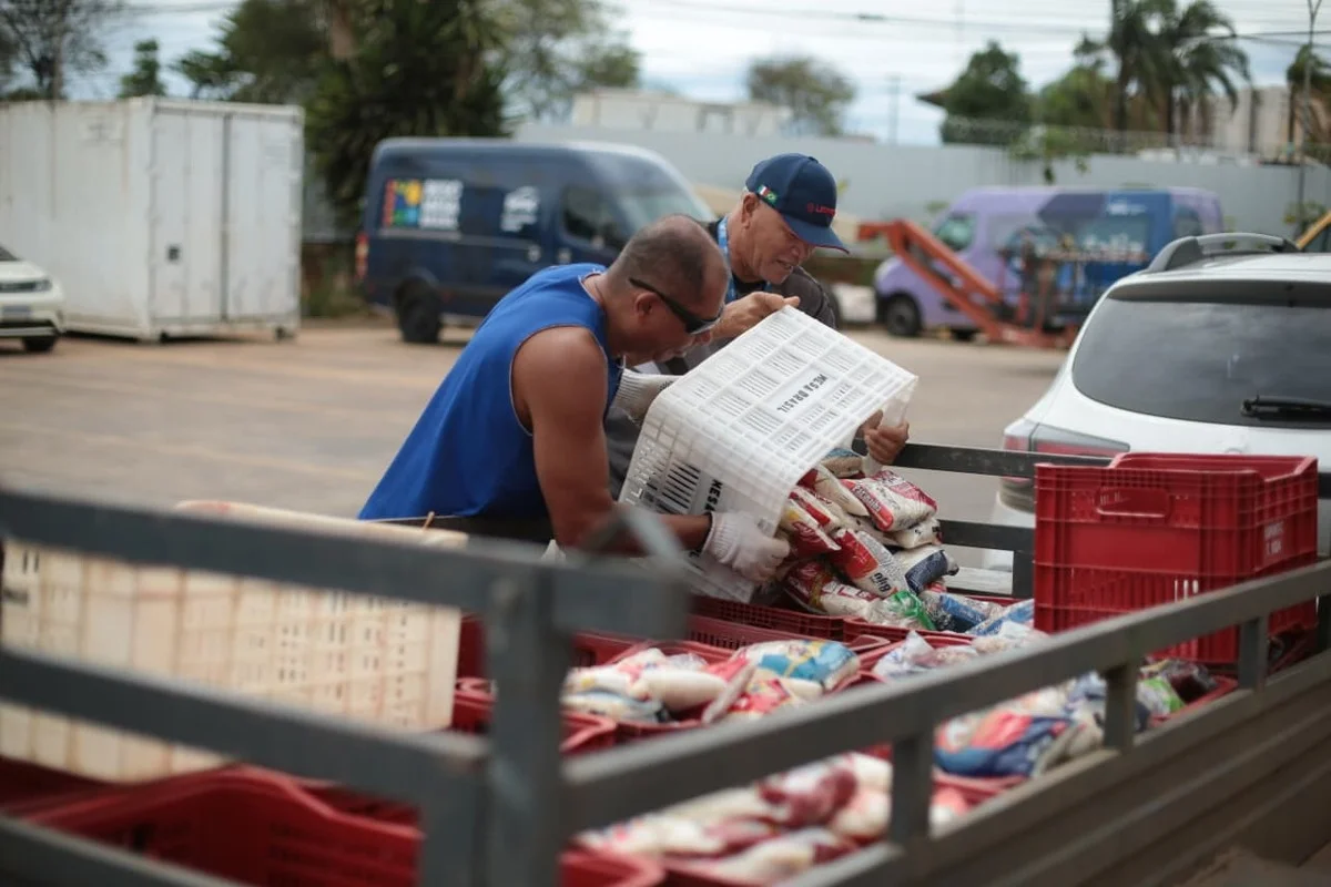 Já a alimentação adequada abrange a dignidade humana e o direito fundamental a refeições suficientes em quantidade, qualidade e diversidade nutricional Já a alimentação adequada abrange a dignidade humana e o direito fundamental a refeições suficientes em quantidade, qualidade e diversidade nutricional