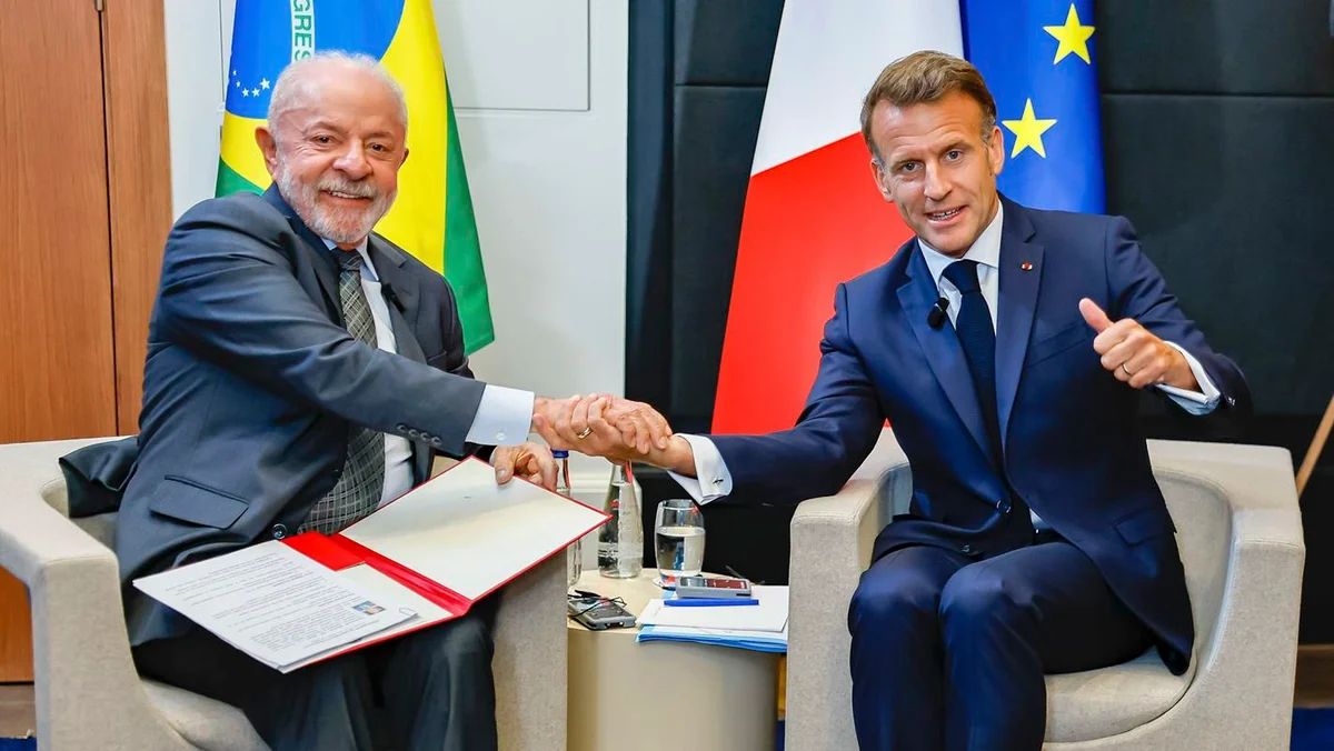 Lula se encontra com o presidente francês, Emmanuel Macron
Lula se encontra com o presidente francês, Emmanuel Macron