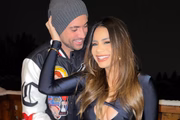 Lexa e Ricardo Vianna posam sorridentes durante evento
