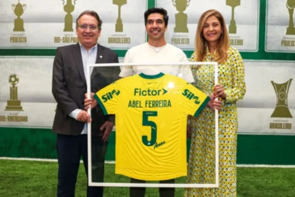 Imagem colorida do treinador Abel Ferreira