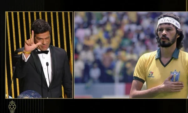 Ex-Seleção, Raí faz o “L” de Lula em premiação da Bola de Ouro