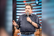 Apresentador Fausto Silva, ícone da televisão brasileira, que comandou os domingos da TV Globo por 30 anos