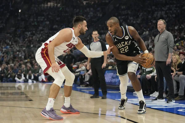 Mesmo sem Giannis, Milwaukee Bucks derrota Miami Heat e empata série