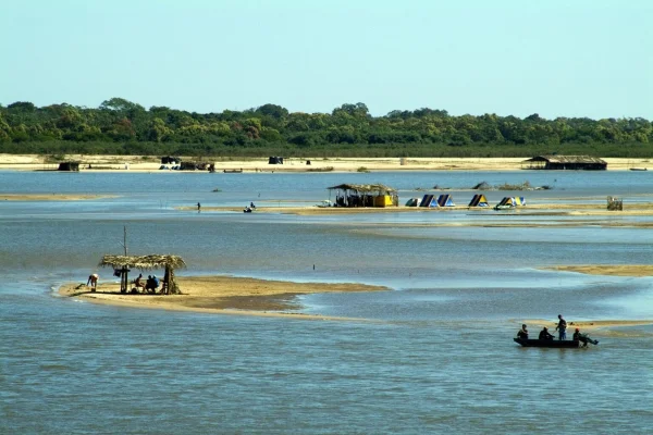 Imagem colorida de rio araguaia em GO - Metrópoles