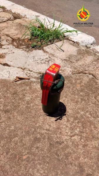Bope retirou explosivo da calçada Bope retirou explosivo da calçada