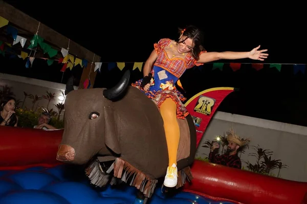 Neymar, Gabriel Medina e Scooby curtem festa junina na casa de Anitta