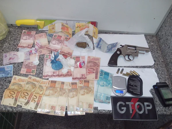 Polícia Militar prende grupo com arma e drogas em Planaltina