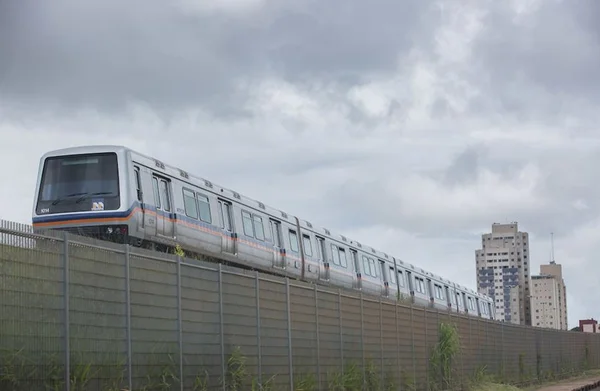 Com paralisação dos servidores, metrô não vai funcionar neste domingo