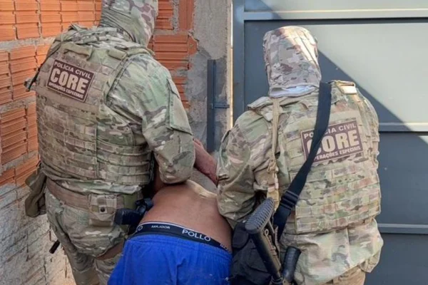 Homem invade casa, estupra ex e tenta matá-la após fim do namoro
