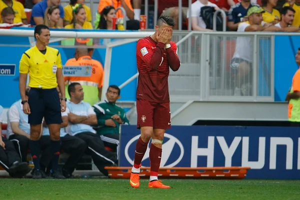 Cristiano Ronaldo chora ao ver vídeo do pai, que era alcoólatra
