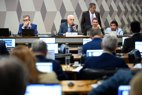 CCJ do Senado retoma análise do PL da Dosimetria após pedido de vista