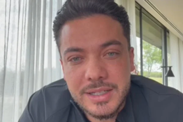 Wesley Safadão se emociona ao falar do tumor no cérebro do filho