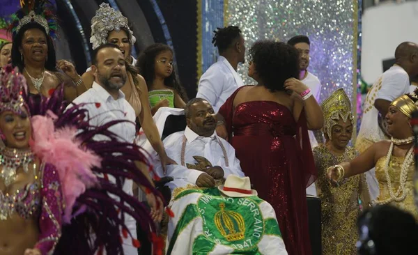 “Minha fé é maior que a dor”, diz mulher de Arlindo Cruz após desfile
