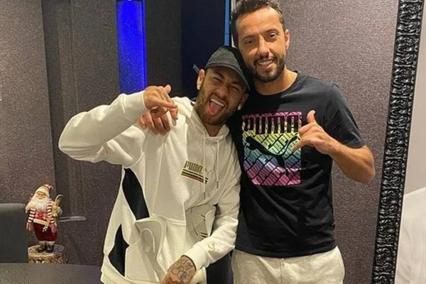 Nenê revela que Neymar não quer sair do PSG
