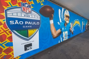 Decoração da NeoQuímica Arena com arte para o time dos Los Angeles Chargers