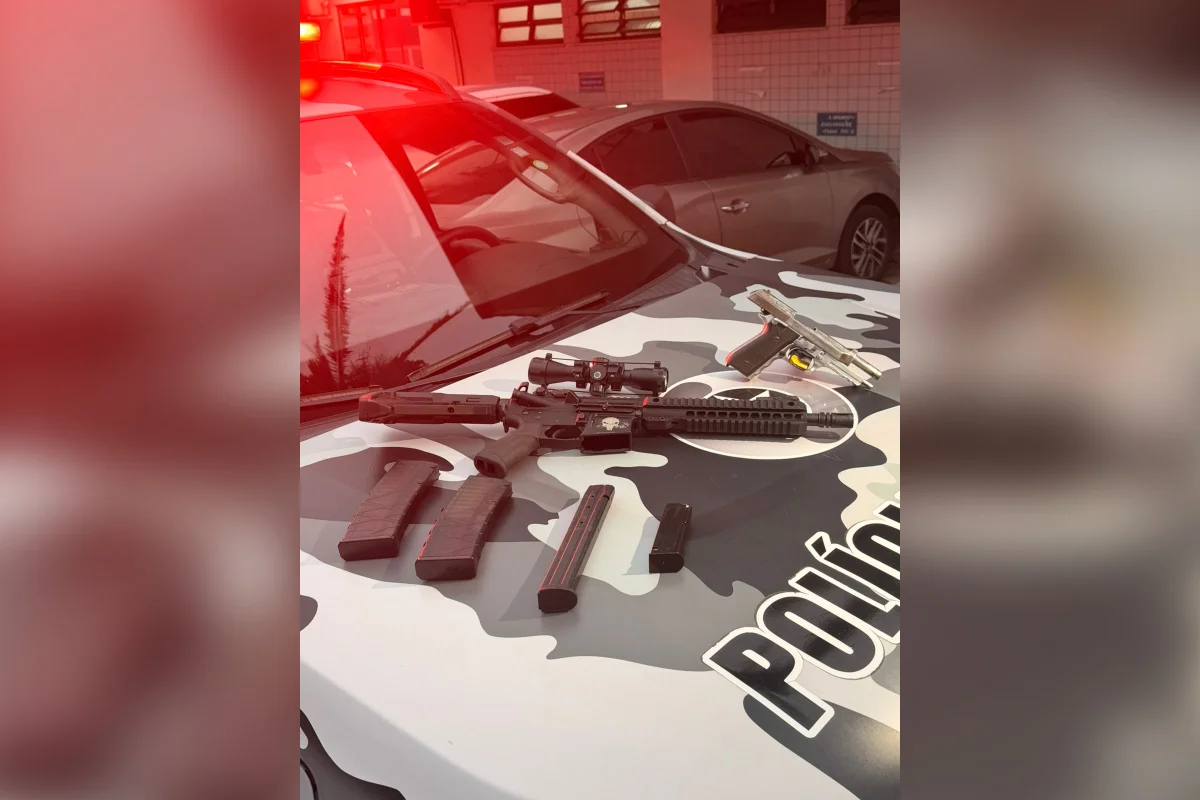 Homem é preso com fuzil e 1 tonelada de maconha escondidos em banheiro - imagem 3 Homem é preso com fuzil e 1 tonelada de maconha escondidos em banheiro - imagem 3
