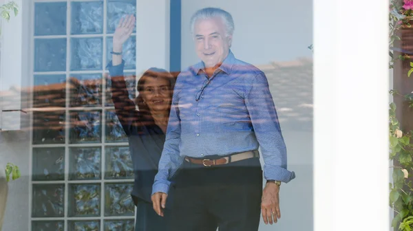 Temer desiste do pedido para suspender inquérito contra ele no STF
