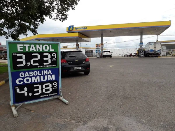 Petrobras eleva em 1,23% preço médio da gasolina nas refinarias