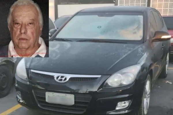 Foto colorida de Hyundai I30 preto, com retrato de idoso na extrema esquerda, acima - Metrópoles