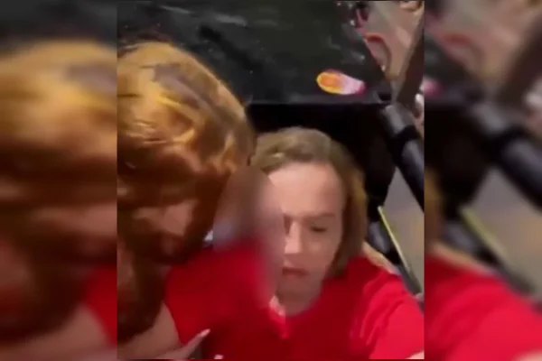 Vereadora agredida em carreata