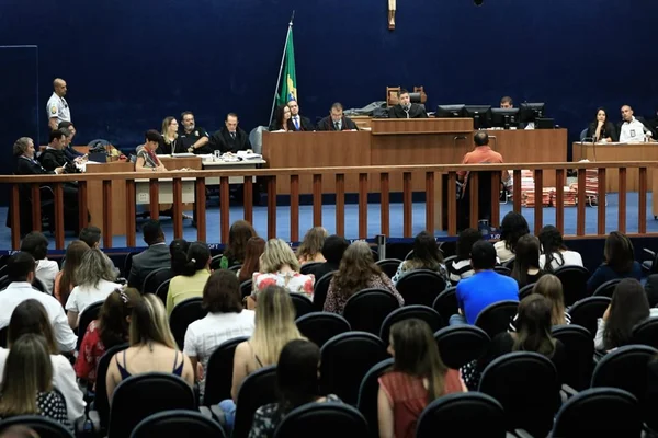 Testemunhas afirmam que estiveram com Adriana no dia do crime da 113