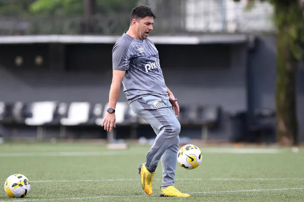 Preparador de goleiras do Santos demitido