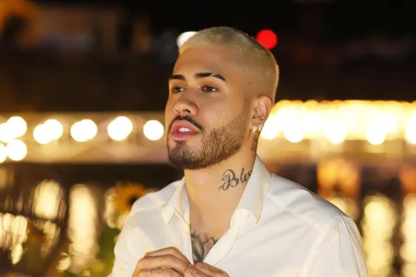 Kevinho posta foto de antes e depois, mas fãs só olham o pacote